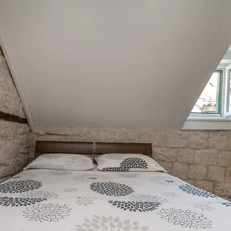 Skuribanda Apartment Trogir