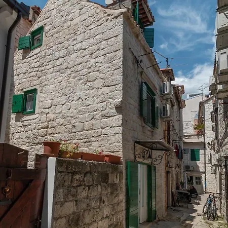 Skuribanda Trogir