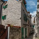 Skuribanda Traù